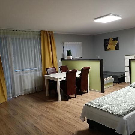 Letnia Oaza "Forsycja" Villa Sobienie Jeziory Exteriör bild